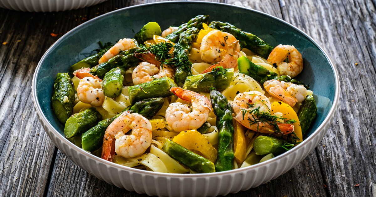 Pâtes aux crevettes et asperges : le plat rapide qui réveille les papilles
