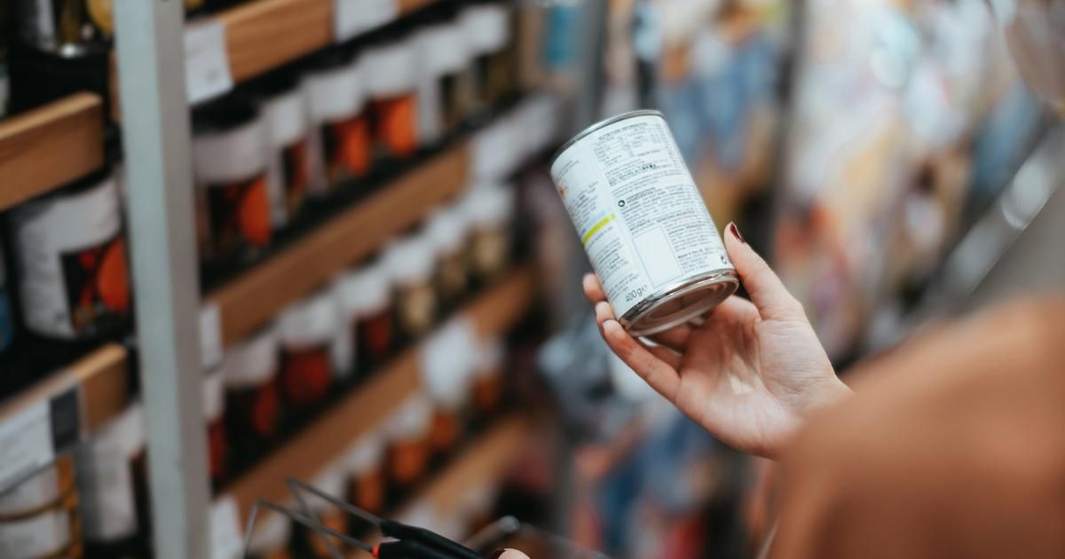 Les dangers insoupçonnés des boîtes de conserve déformées