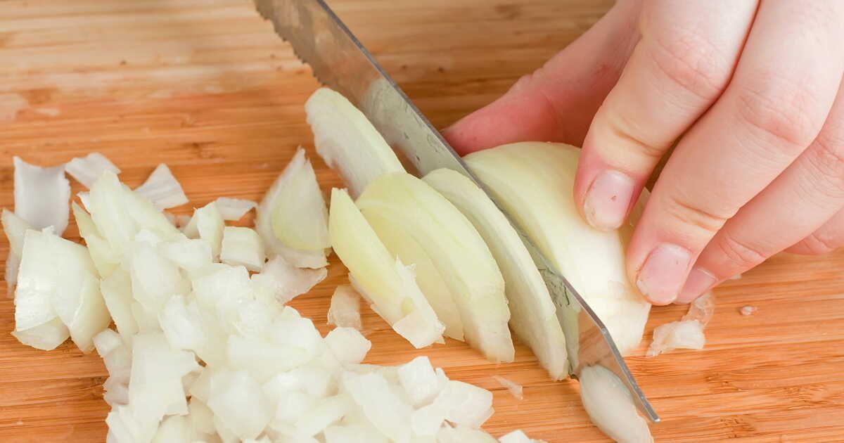 Des astuces simples pour éliminer l'odeur d'oignon et d'ail sur les mains