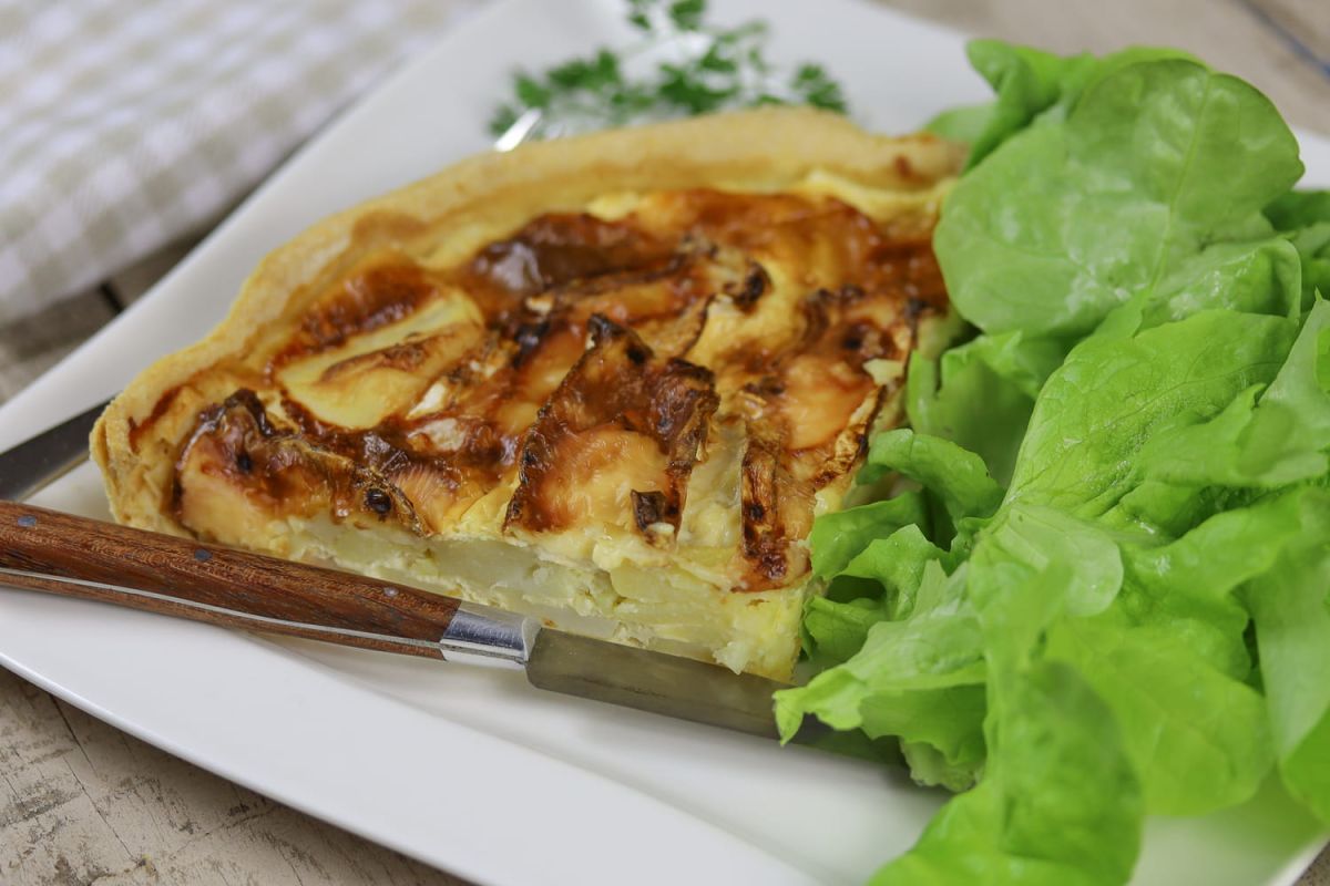 La délicieuse tarte pommes camembert de Nina Métayer