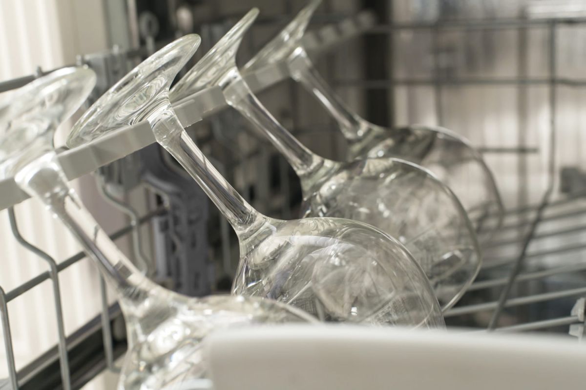 Découvrez comment laver vos verres à vin au lave-vaisselle sans craindre de les casser