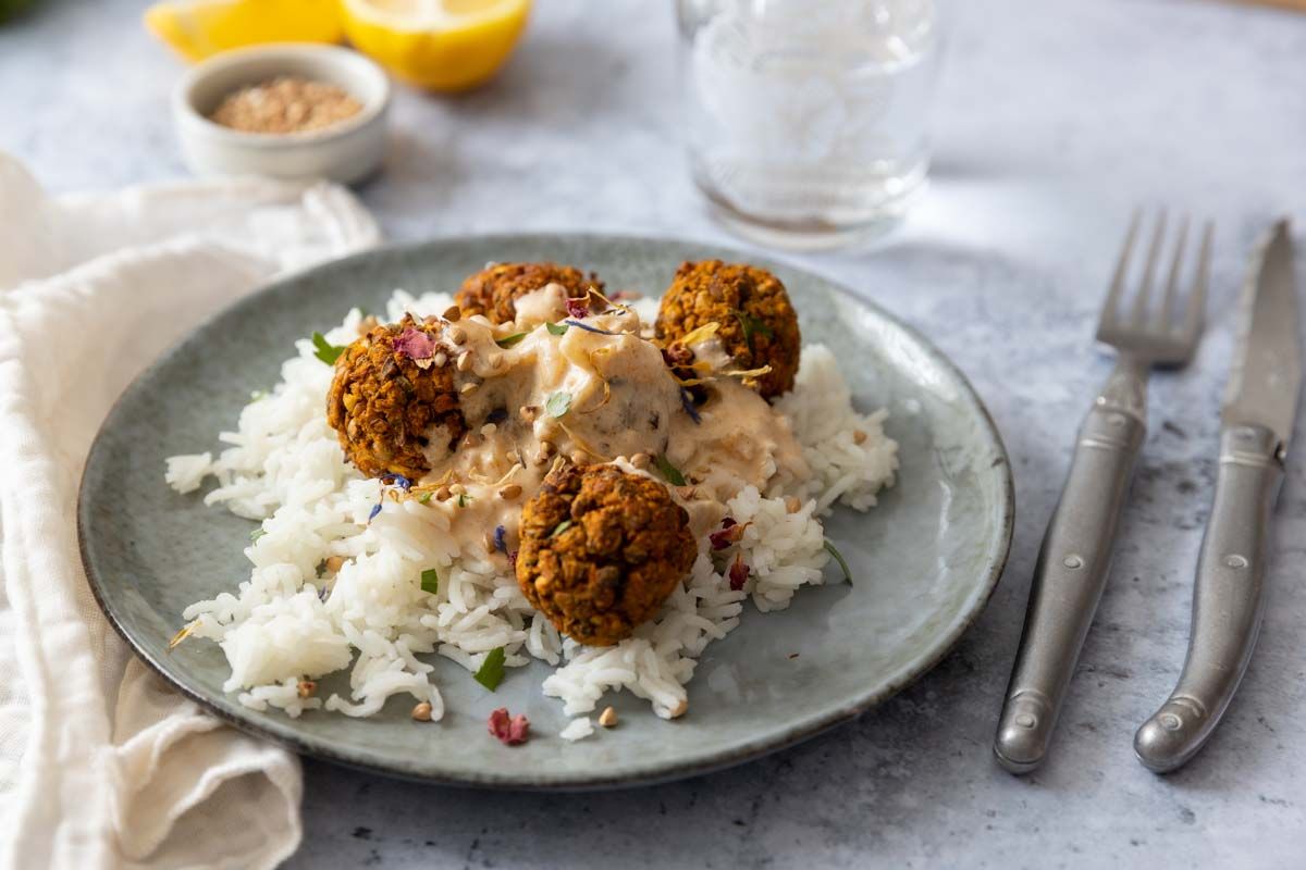 Savourez des boulettes de lentilles à la sauce coco