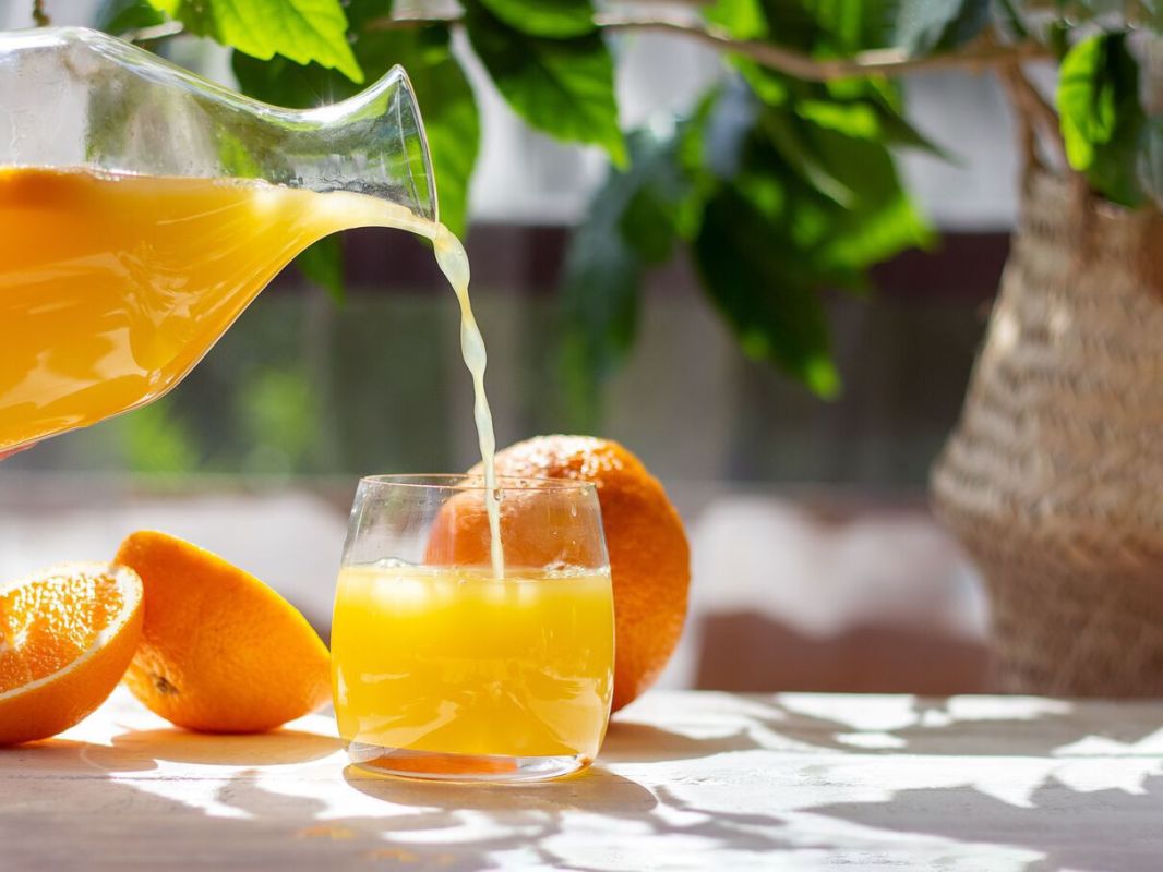 les jus d'orange à consommer avec précaution : des choix recommandés