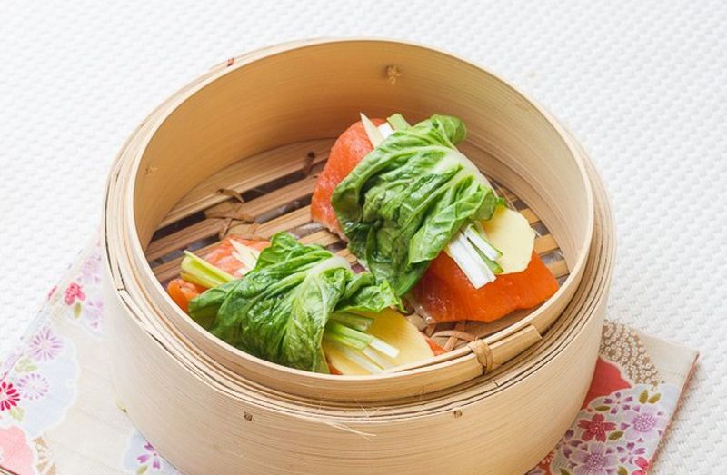 Une truite vapeur au pak choï savoureuse et rapide