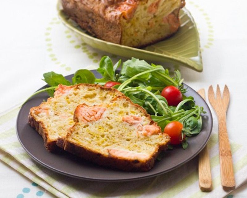 Un cake saumon poireaux revisité avec mayonnaise chaude