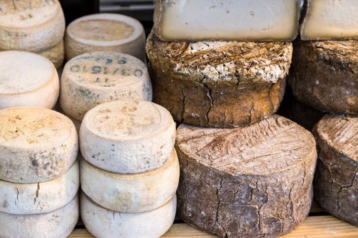 Rappel d’un lot de fromages au lait cru en raison de listeria