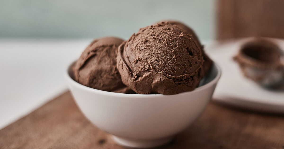 Perte de poids : une nutritionniste partage sa recette légère de glace au chocolat à index glycémique bas
