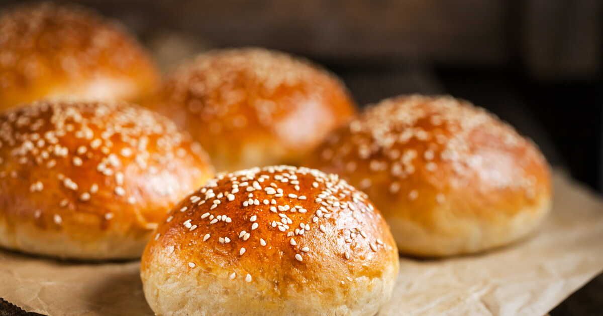 Les secrets d'un pain burger maison selon Julie Andrieu