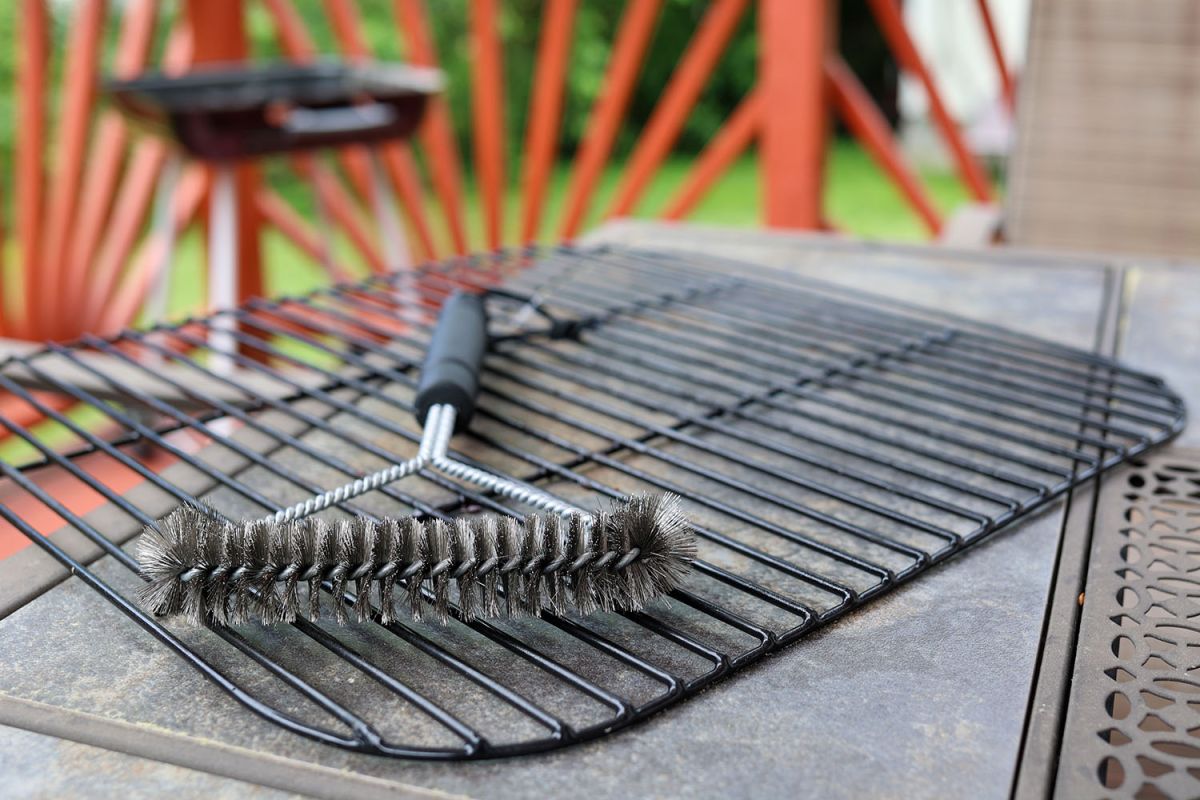 Les dangers cachés des brosses métalliques pour votre barbecue