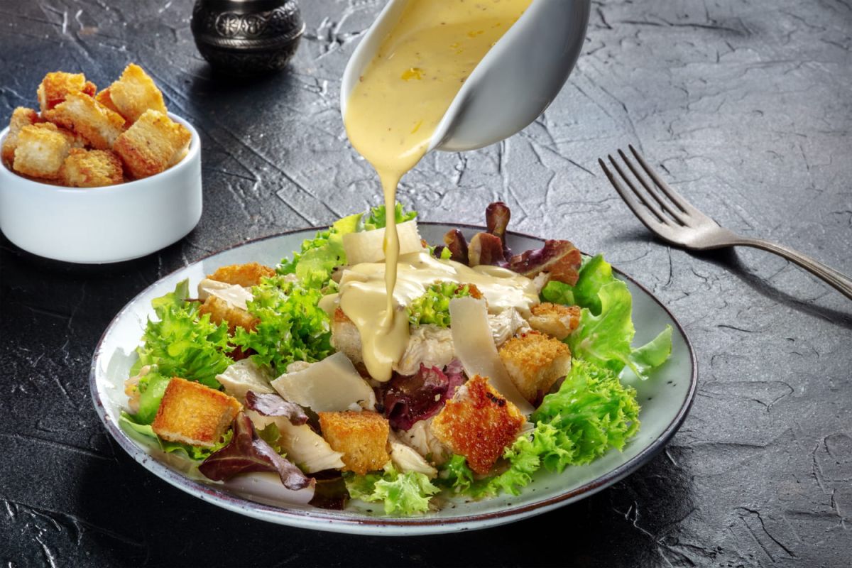 L'astuce infaillible pour rehausser vos salades printanières avec du parmesan