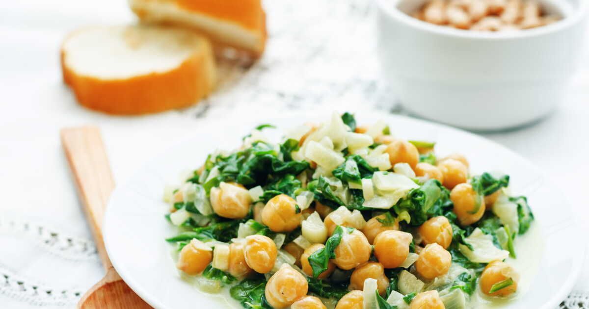 Découvrez la salade de pois chiche aux épices : une recette estivale de Julie Andrieu