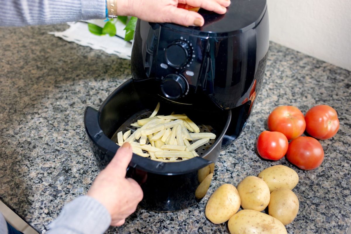 Ce qu'il ne faut jamais mettre dans une friteuse à air, selon une experte