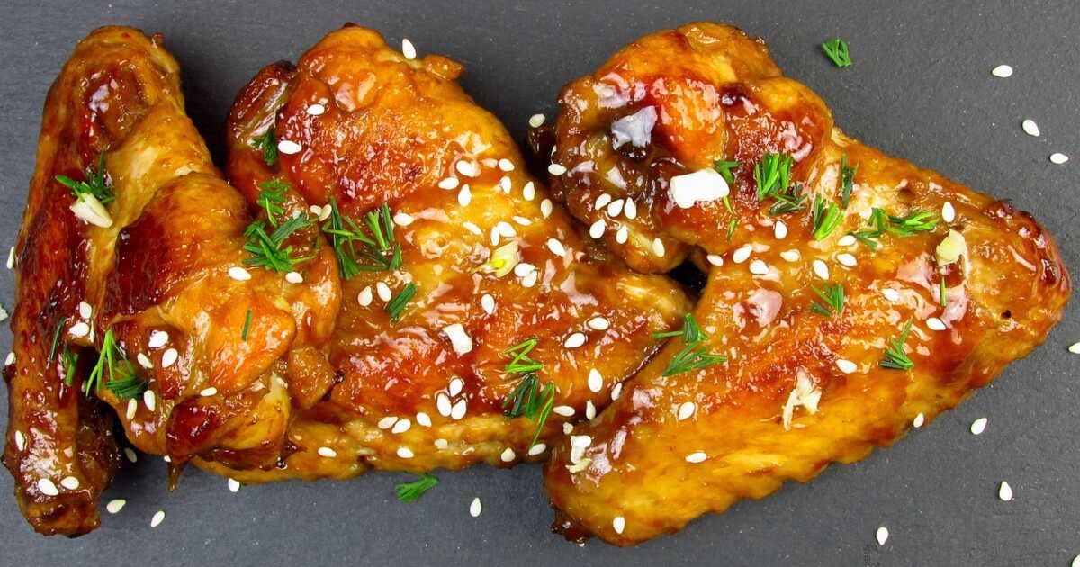 Ailes de poulet croustillantes : la recette saine qui régalera vos soirées