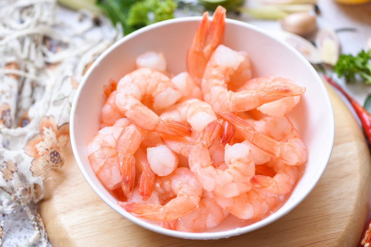 Découvrez l'astuce infaillible pour déveiner vos crevettes sans effort
