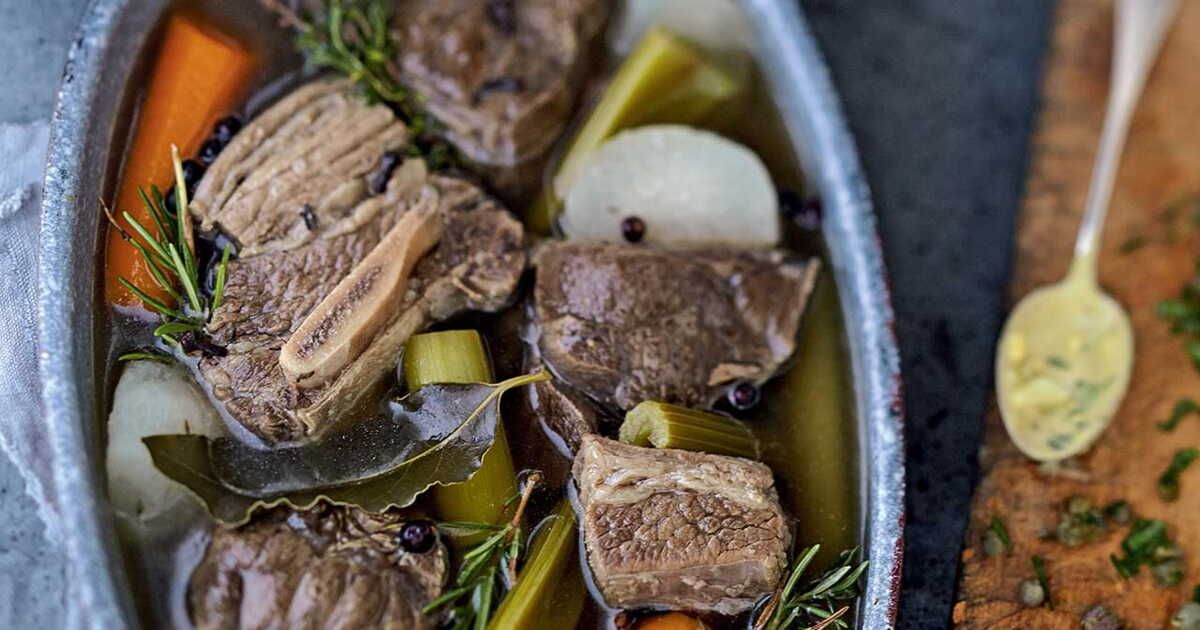 Un pot-au-feu réinventé avec des baies de genièvre