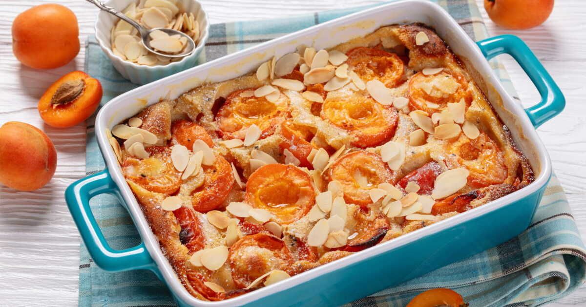 Clafoutis aux abricots sans gluten et sans lactose : le dessert fruité et fondant qui sent bon l'été