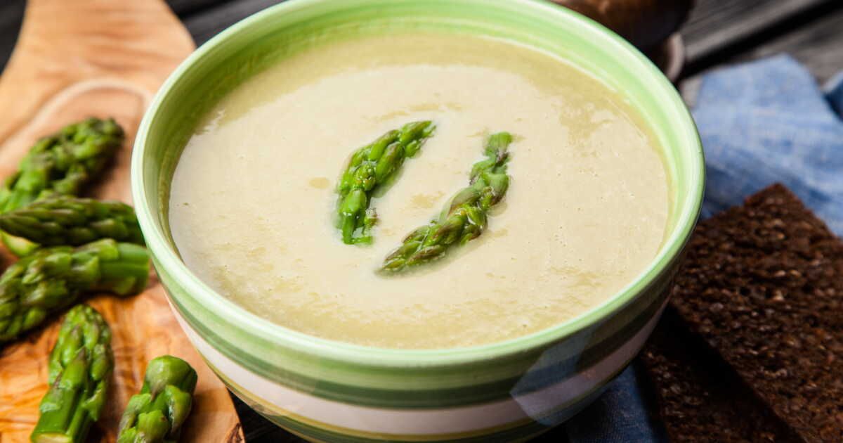 Le velouté d'asperges : une recette de saison à découvrir