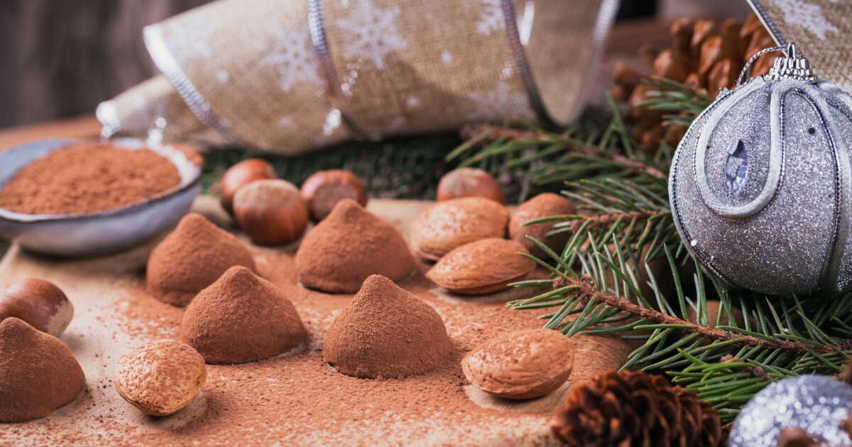 Des truffes au chocolat qui éblouissent pour Noël : découvrez la recette en forme de pommes de pin