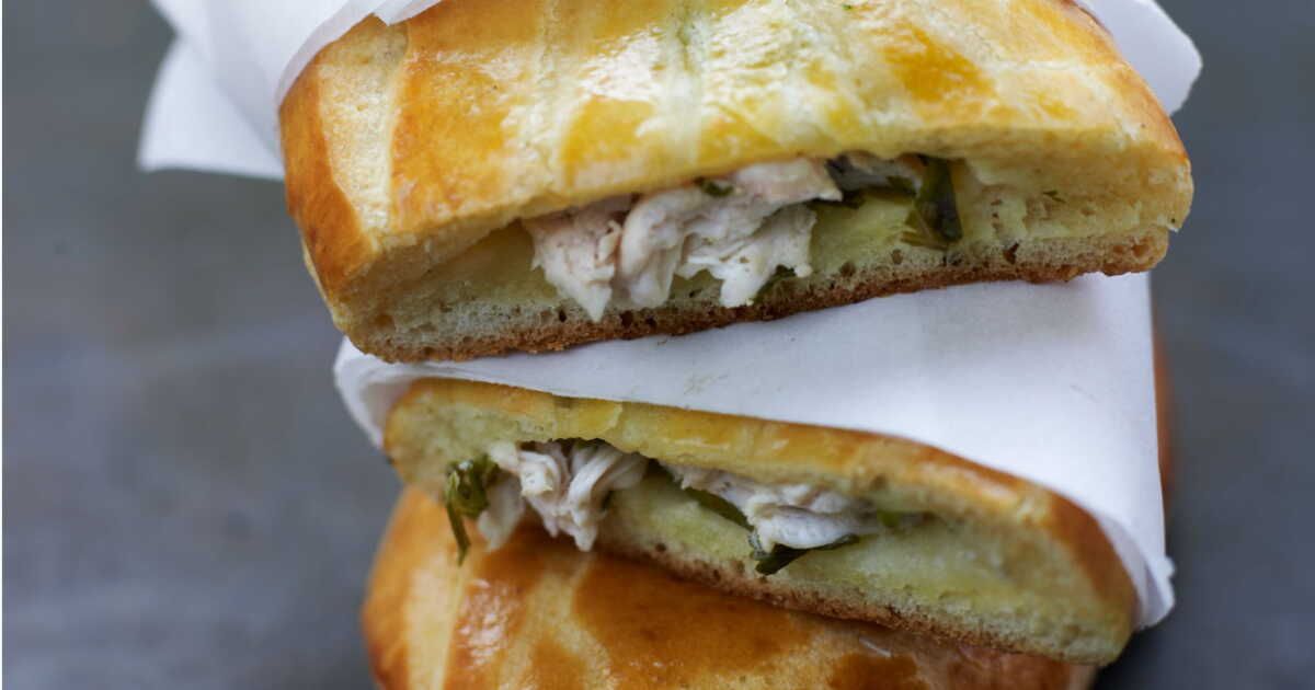 Découvrez la délicieuse recette de paninis briochés au poulet et estragon