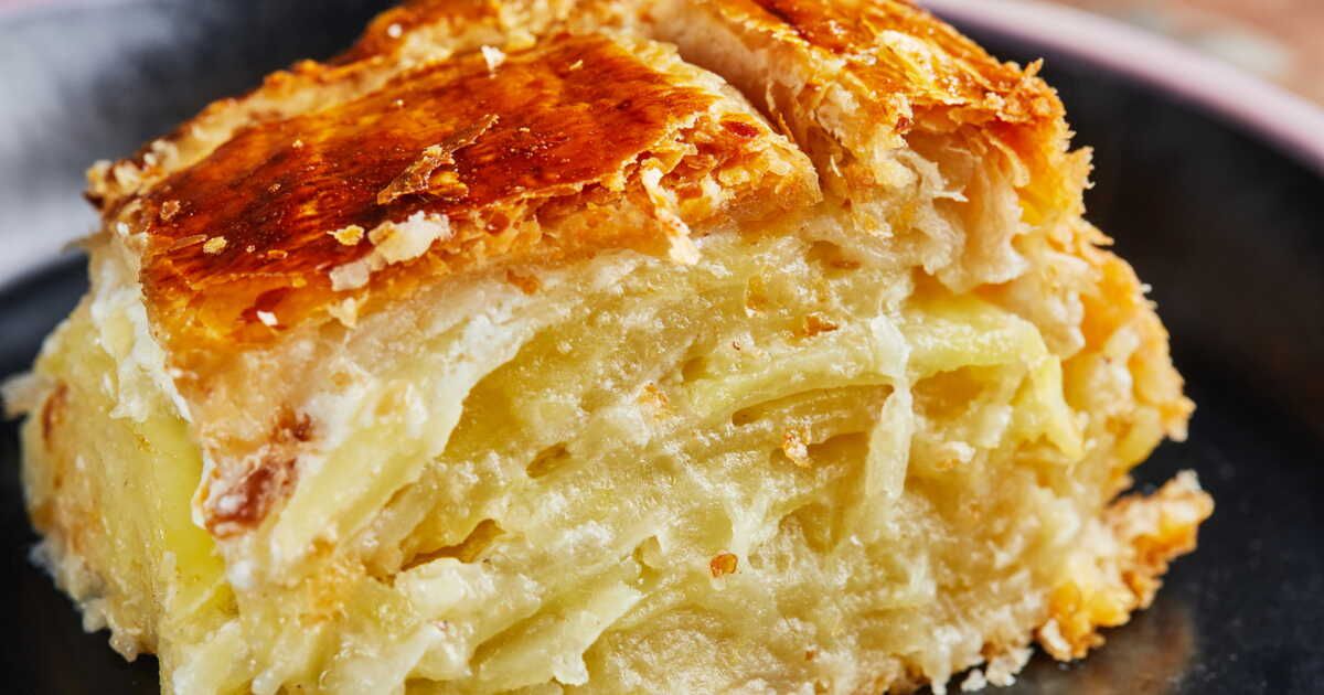 Une tourte réconfortante au Mont d'Or et aux pommes de terre