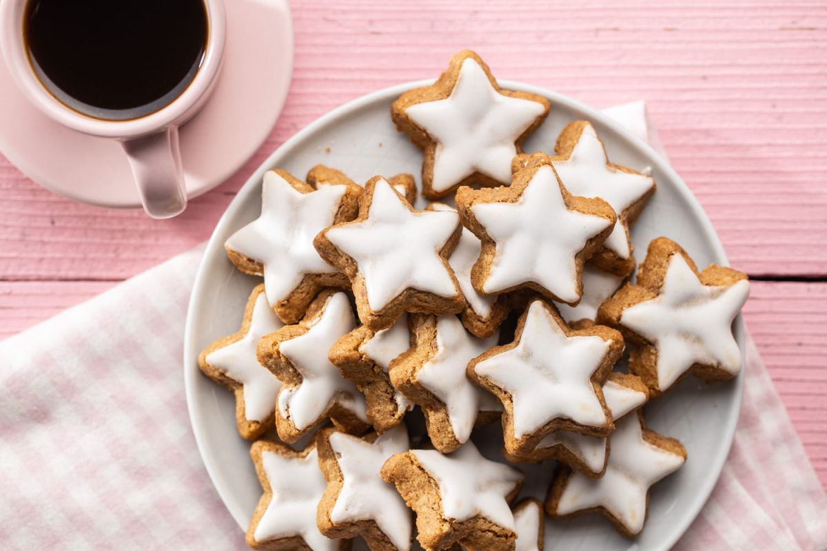 Découvrez les zimtsterne : les étoiles de Noël à la cannelle qui font fondre de plaisir