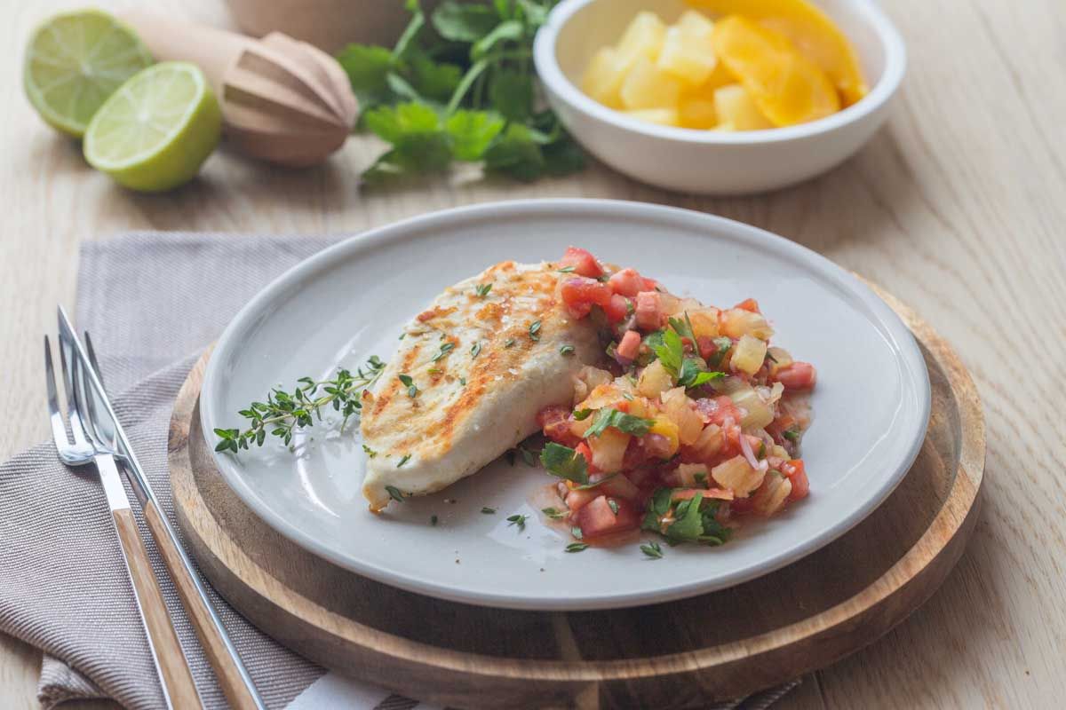 Découvrez le poulet grillé à la salsa exotique en quelques minutes