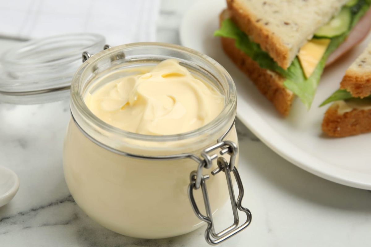 La méthode infaillible de Julie Andrieu pour une mayonnaise parfaite en 40 secondes