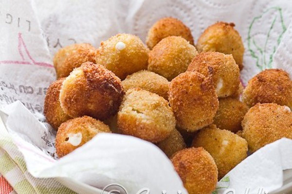 Billes de mozzarella panées