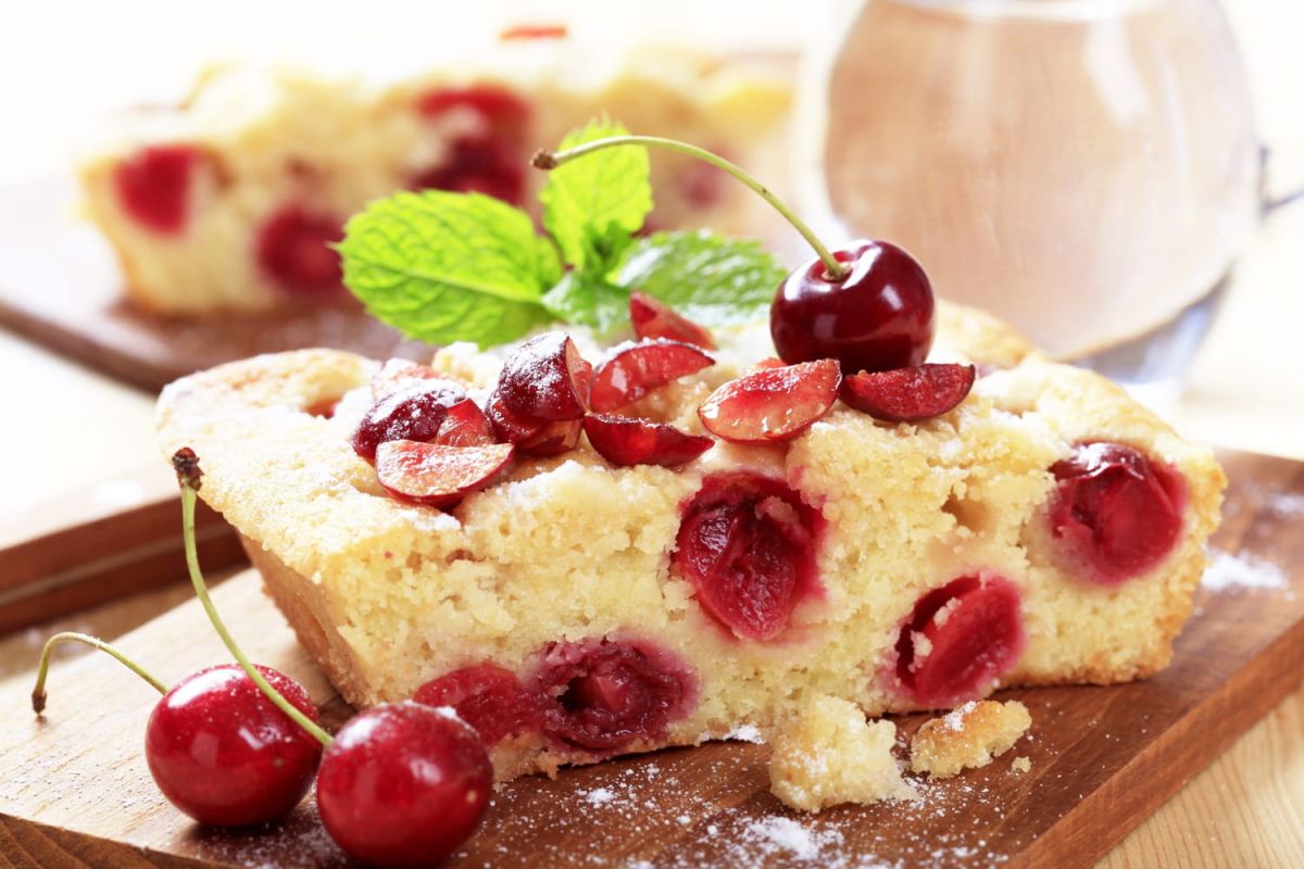 Un cake aux cerises délicieux signé Cyril Lignac