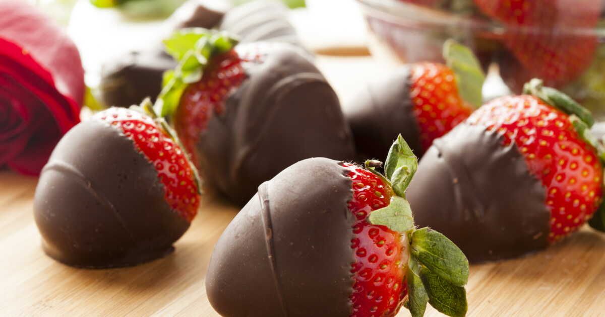 veillez à régaler vos papilles avec ces desserts au chocolat et aux fraises