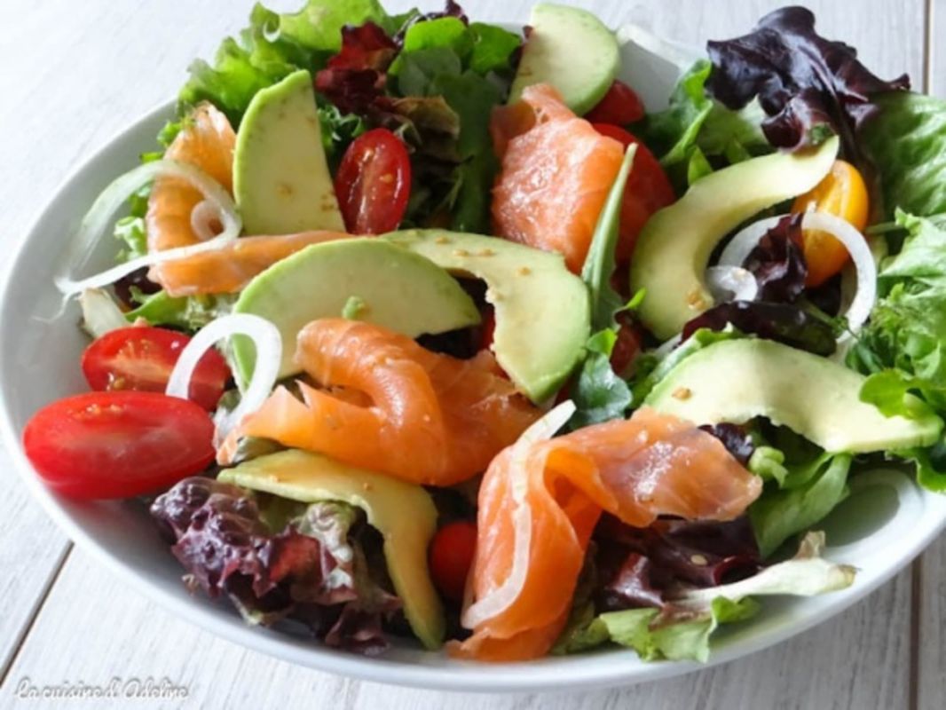 Découvrez la salade de saumon et avocat : un délice frais et savoureux